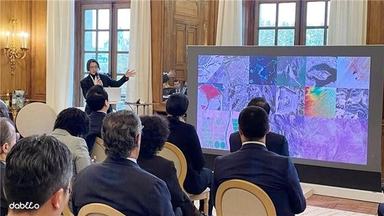 다비오 이수경 신사업전략 이사가 프랑스 파리에서 개최된 행사에 참석해 기후변화 대응을 위한 기술 소개 발표를 진행하고 있다.  사진제공 = 다비오(Dabeeo)