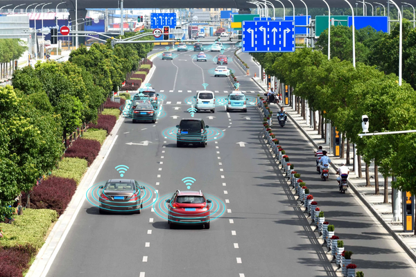 지능형 교통수단으로 유명한 중국 우한에서는 이미 300대 이상의 완전 무인 차량이 운행되고 있다. [셔터스톡]